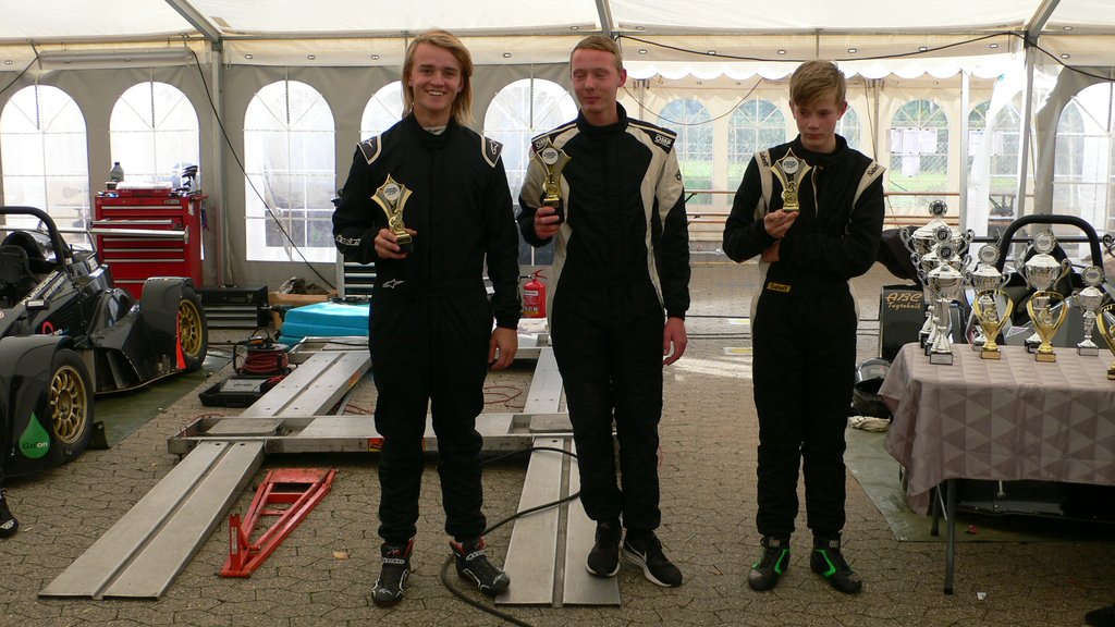 Resultat af heat 1 – fra venstre nr. 2 Nicolai Nygaard Pedersen, nr. 1 Max Brink Eneberg og nr. 3 Kevin Brandsborg